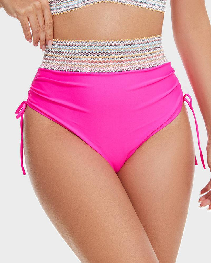 Bikini d'été pour femmes élégante en deux pièces avec une ceinture structurée élégante.