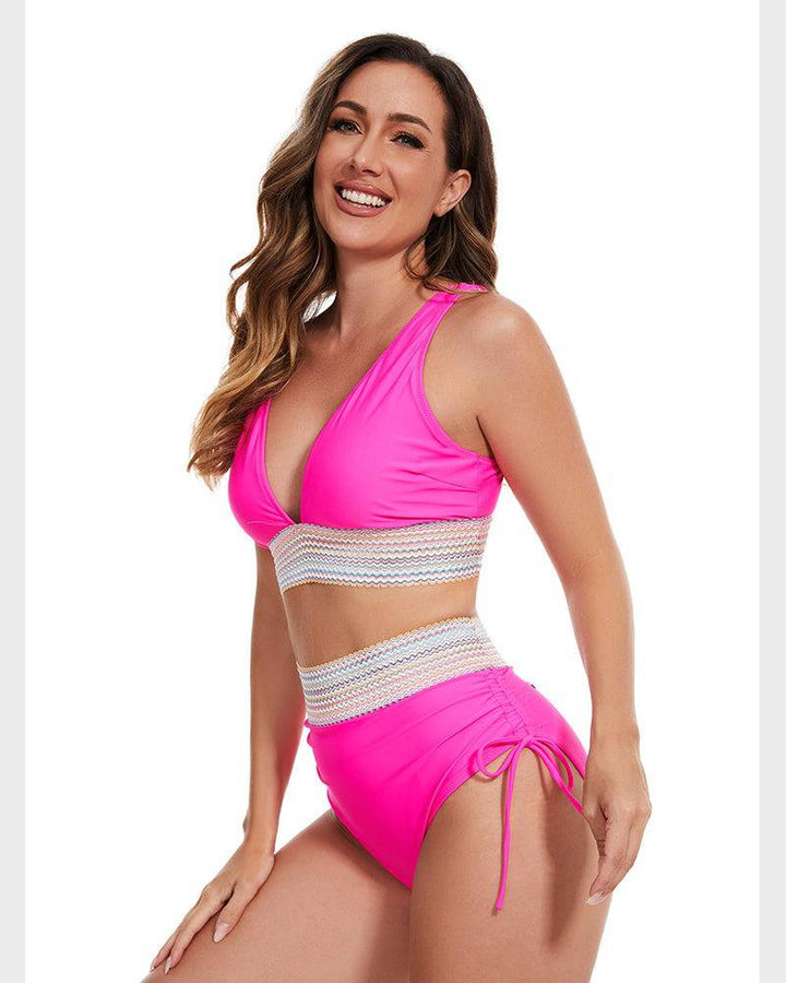 Bikini d'été pour femmes élégante en deux pièces avec une ceinture structurée élégante.