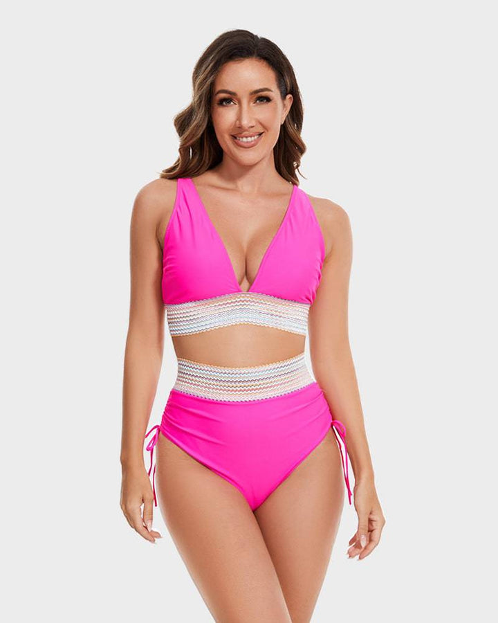 Bikini d'été pour femmes élégante en deux pièces avec une ceinture structurée élégante.