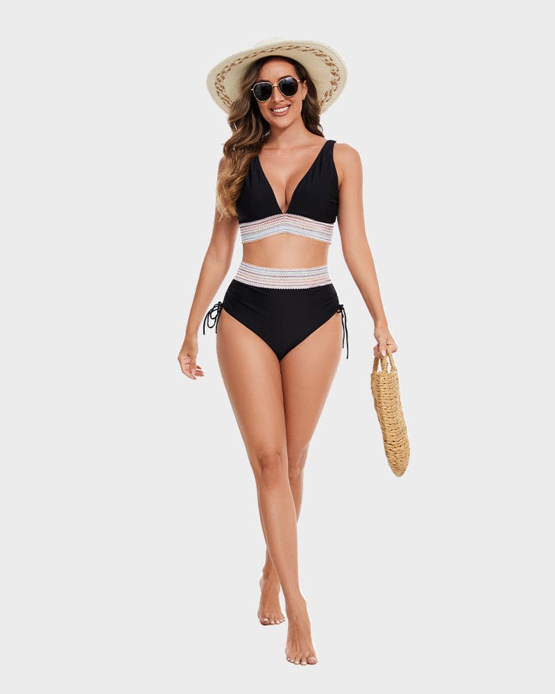 Bikini d'été pour femmes élégante en deux pièces avec une ceinture structurée élégante.