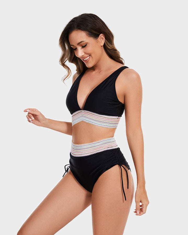 Bikini d'été pour femmes élégante en deux pièces avec une ceinture structurée élégante.