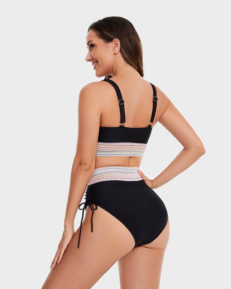 Bikini d'été pour femmes élégante en deux pièces avec une ceinture structurée élégante.