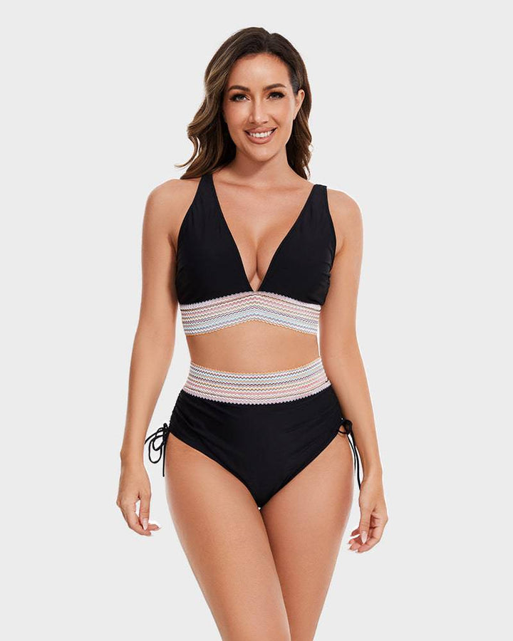 Bikini d'été pour femmes élégante en deux pièces avec une ceinture structurée élégante.