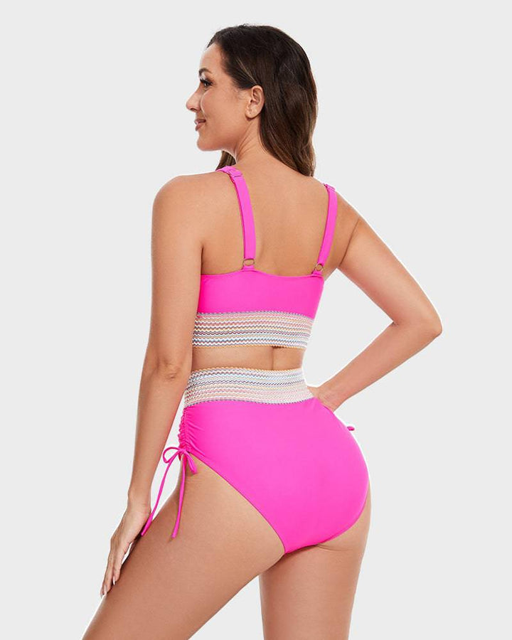 Bikini d'été pour femmes élégante en deux pièces avec une ceinture structurée élégante.