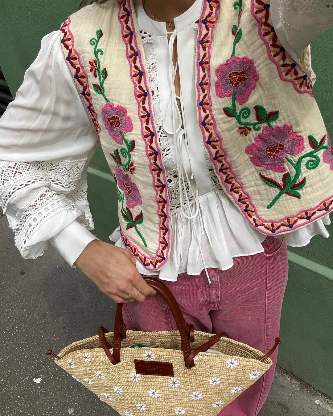 Gilda - Élégant gilet en fleurs sauvages