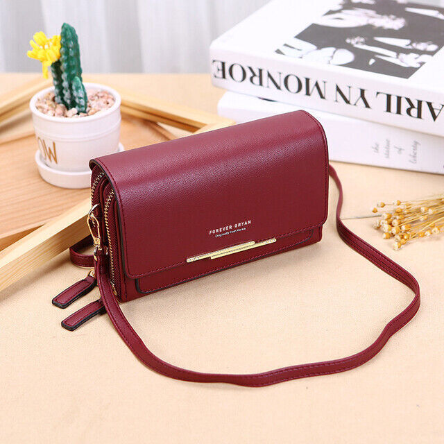 Sac en cuir synthétique élégant et classique pour un style intemporel.